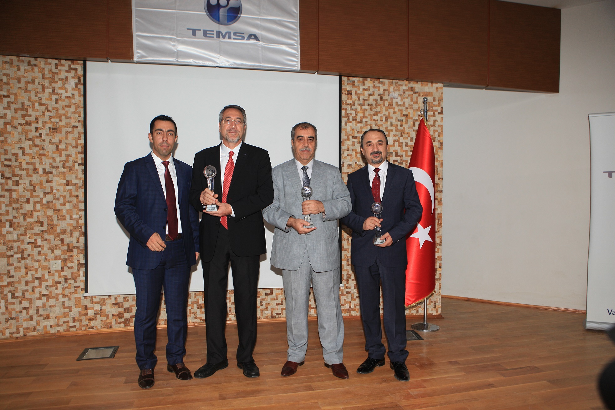 Temsa, kariyerin önündeki engelleri kaldırıyor