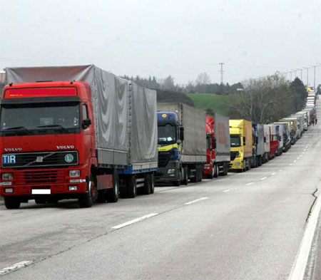 Sınırda 6 kilometrelik TIR kuyruğu