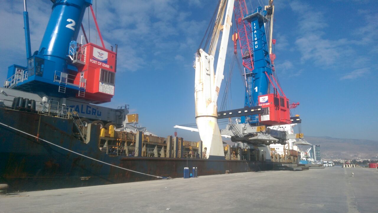 Alsancak Limanı'na yeni vinçler