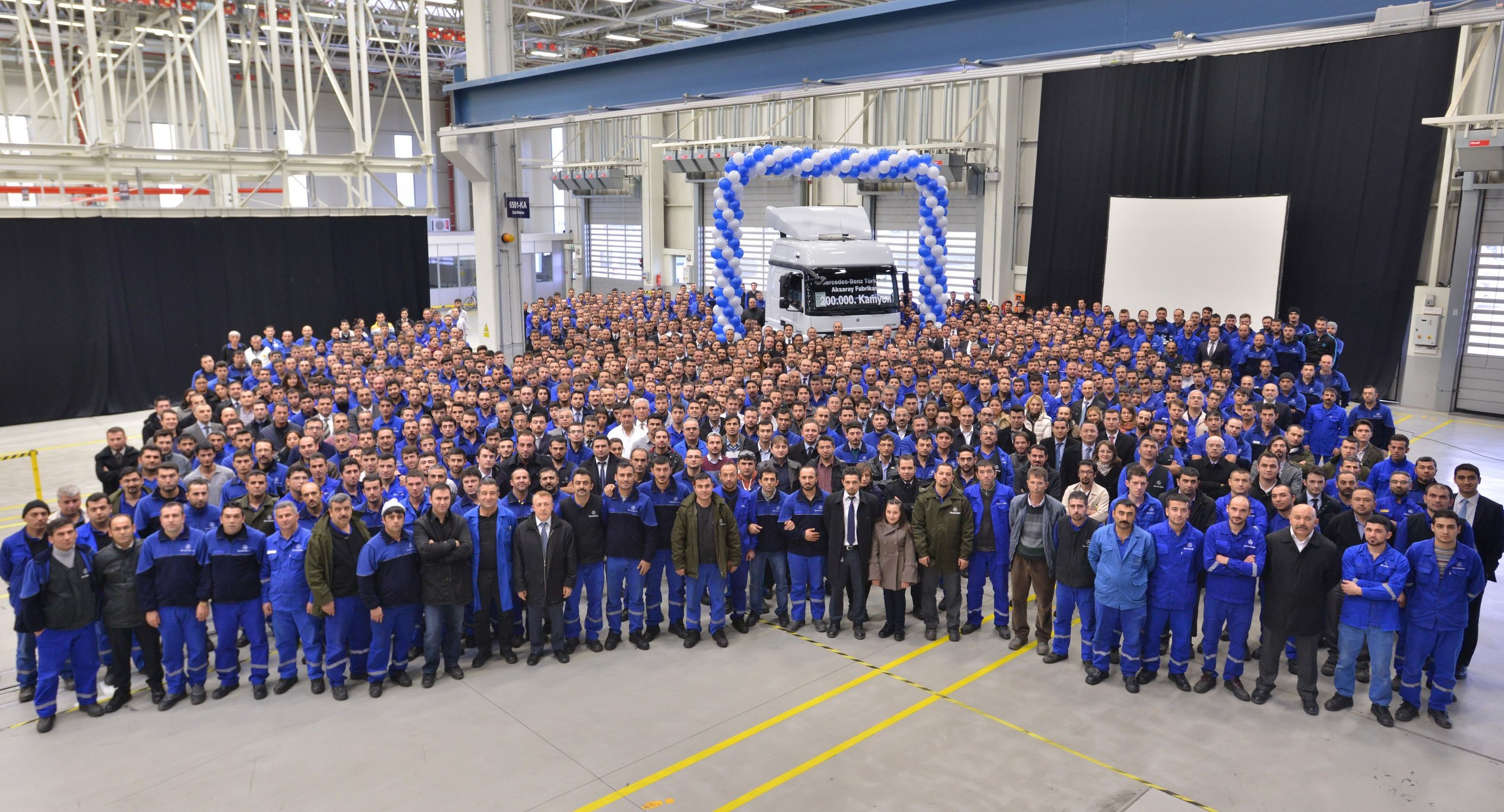 Mercedes'in 200 bininci kamyon gururu