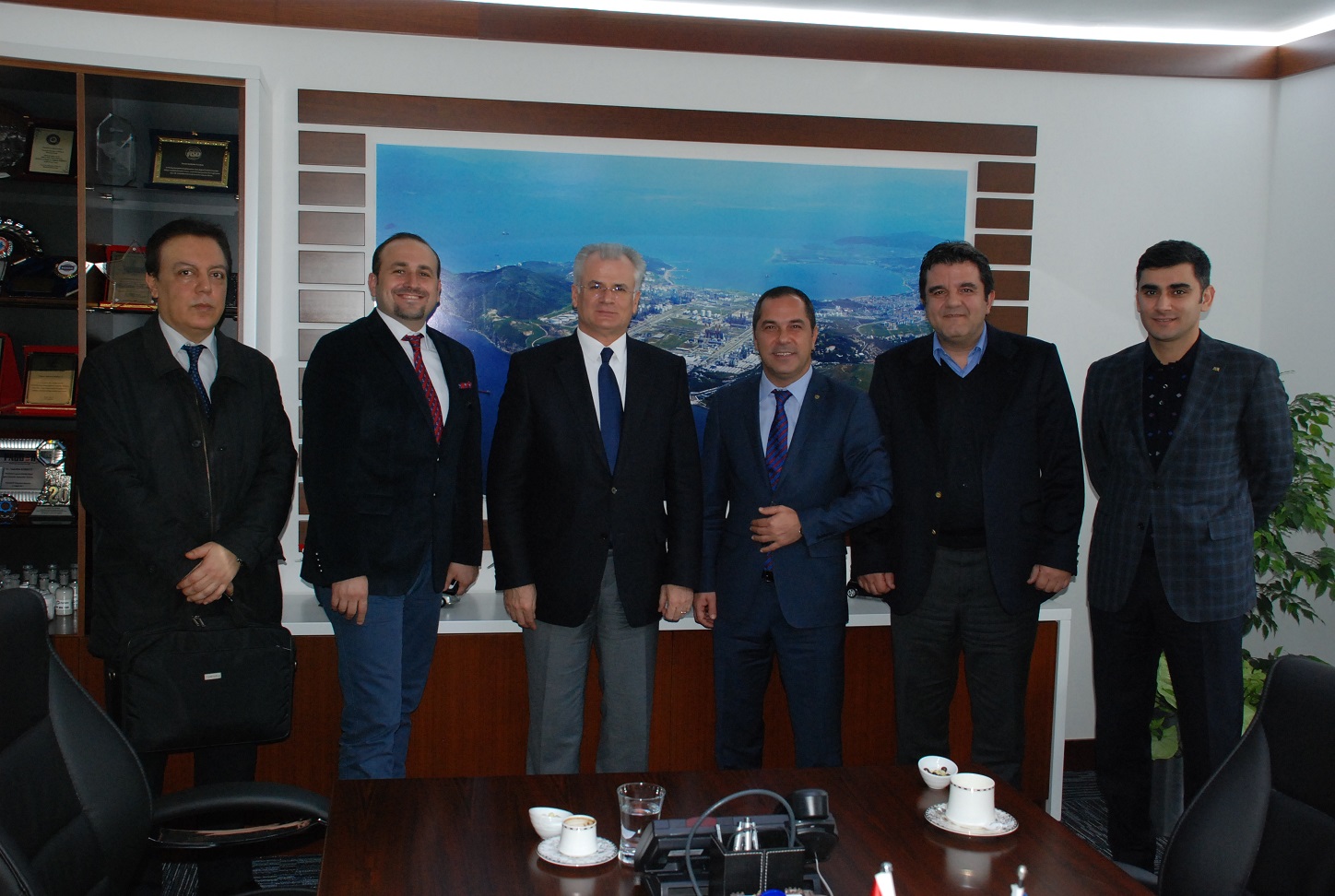 "Aliağa liman yolları bakımsız ve sahipsiz"