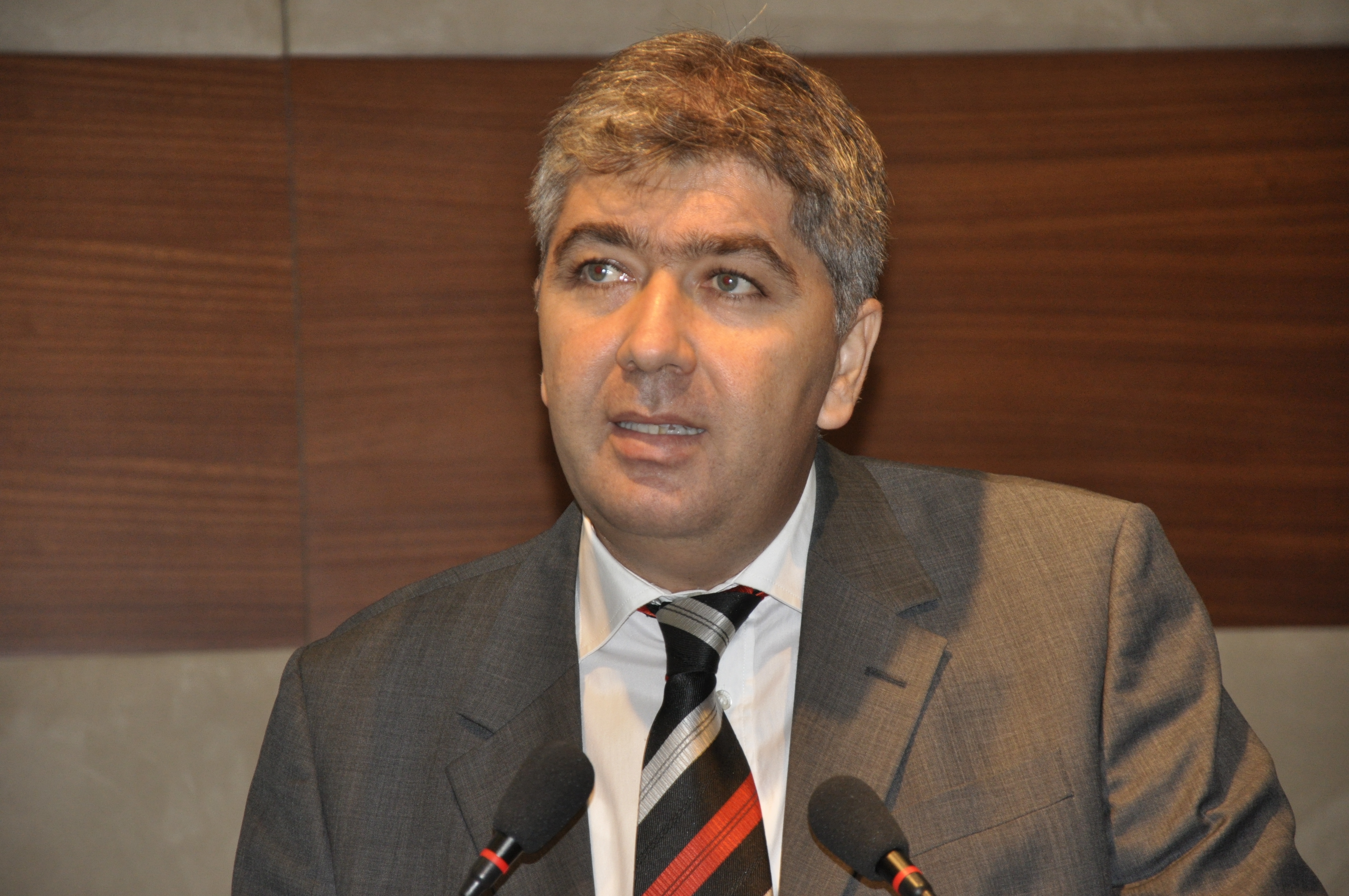 "Kırmızı hattı bırak, ithalatçıya bak!"