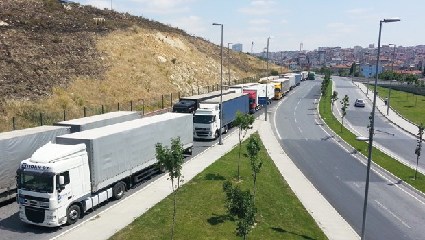TIR'lar gümrüğe takıldı ihracatçı isyan etti