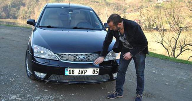 Bu plakaya servet istiyor