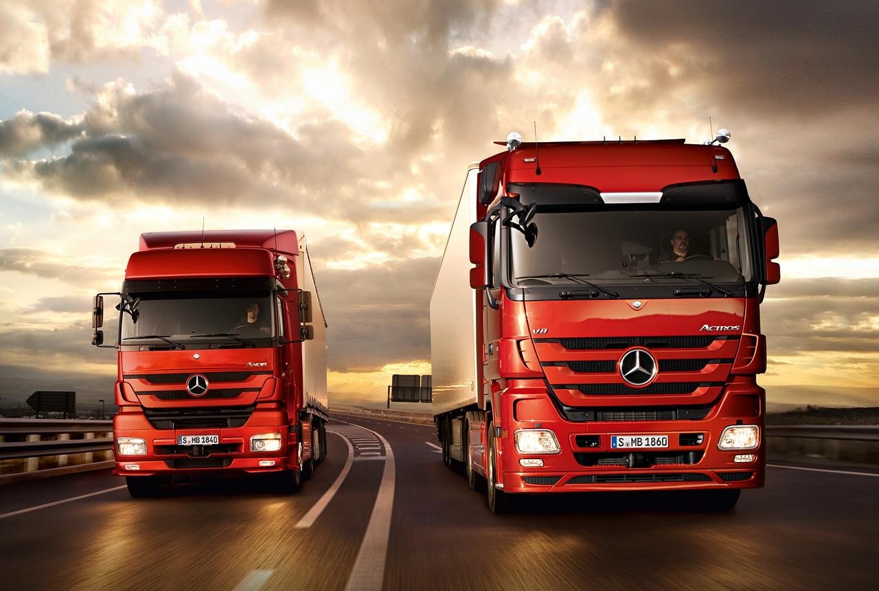 Mercedes, rekor kamyon satışını bayileriyle kutladı