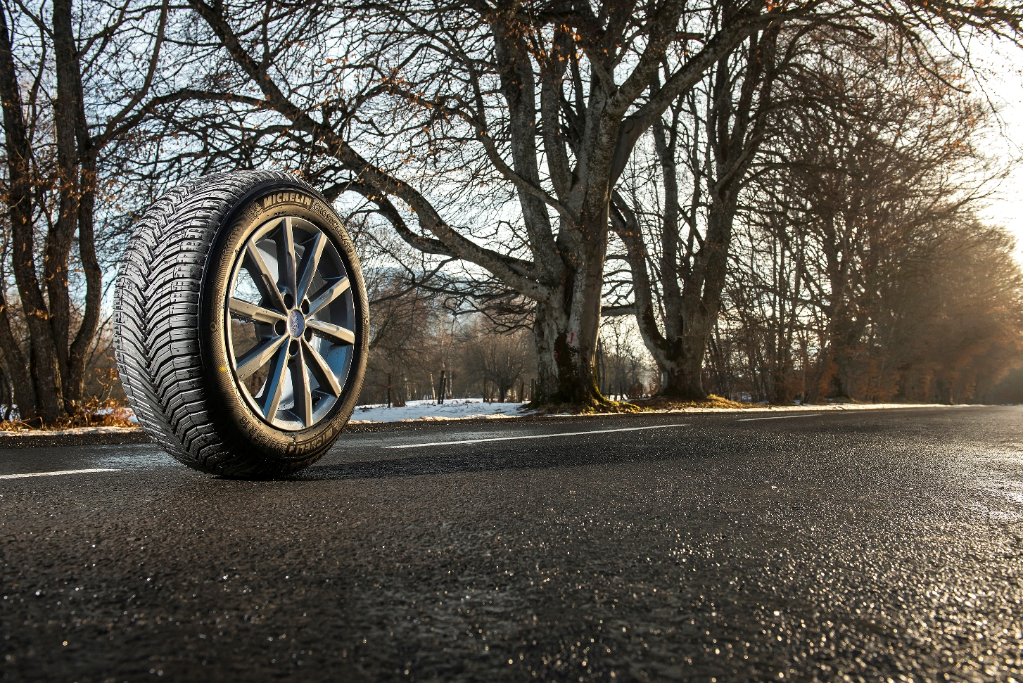 Какие колеса лучше на лето. Michelin Tyres. Колесо Michelin. Летняя резина Мишлен. Michelin CROSSCLIMATE.