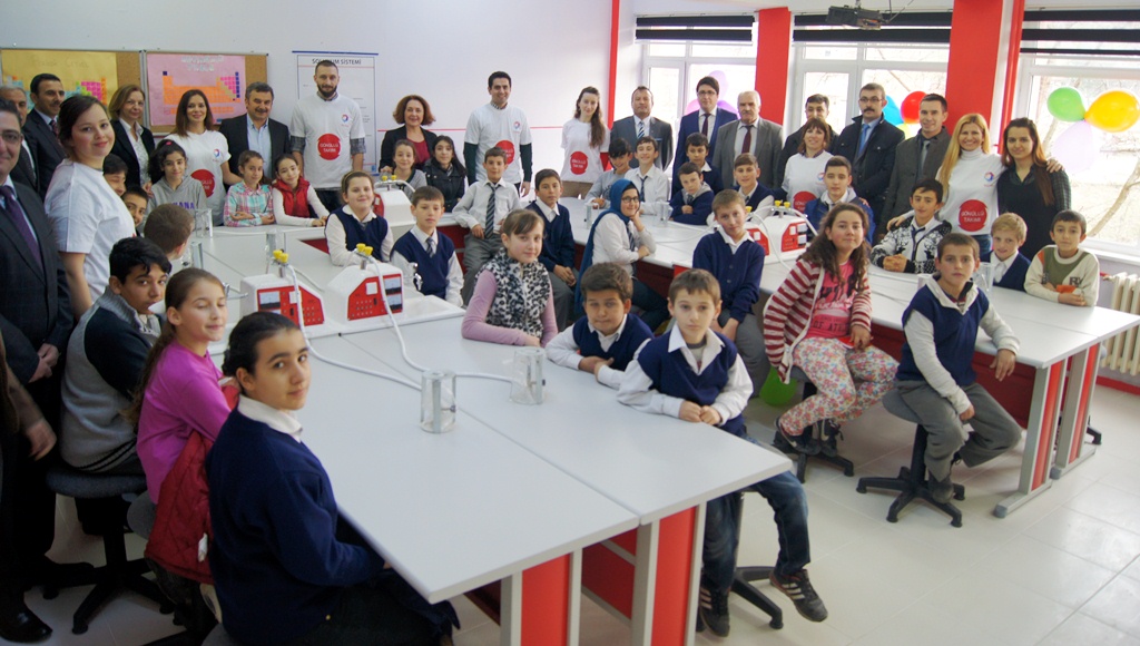 TOTAL’den 4 bin 400 öğrenciye fen odası
