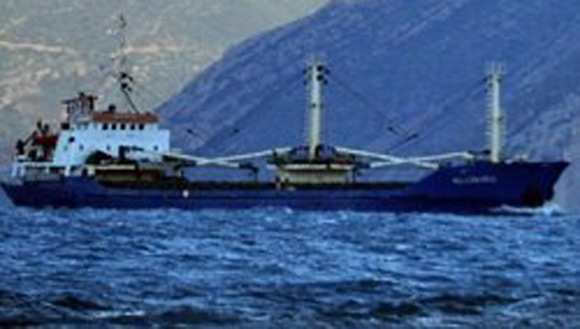Kuru yük gemisi Luanda Limanı’nda mahsur kaldı