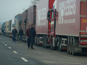 15 kilometrelik rüşvet kuyruğu