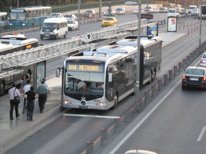 Metrobüste şöför bıçaklandı!
