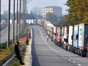 TIR kuyruğu 6 kilometreye ulaştı!