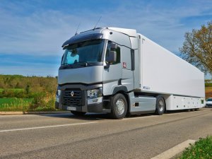 22 ton yüklü treyler 100 km’de 21,2 lt yaktı