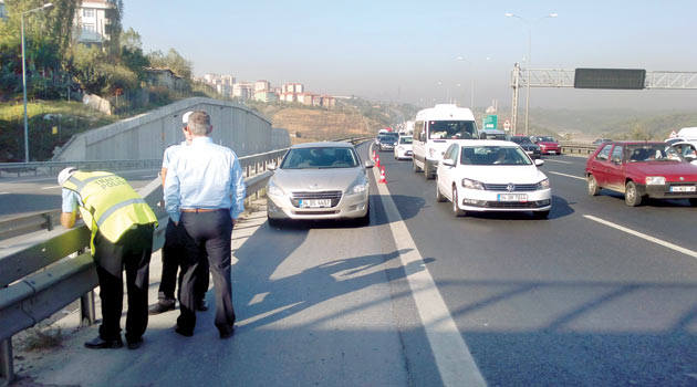 Otobanda yaya trafik polisi