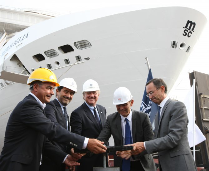 1473889985_1._msc_cruises_executives__mr_pierfrancesco_vago_and_mr_gianni_onorato__open_the_valve_with_stx_director.jpg
