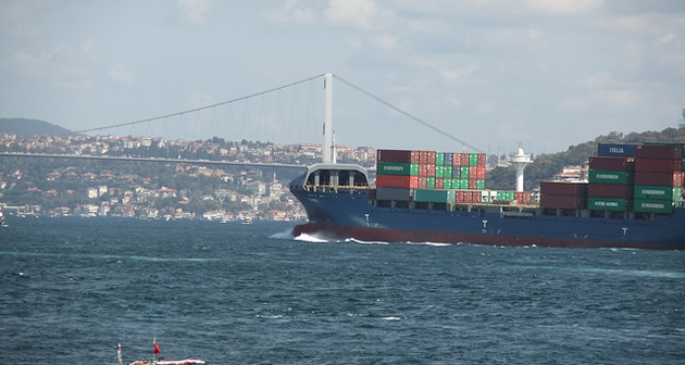 Boğazlardan 4 ayda 30 bin gemi geçti