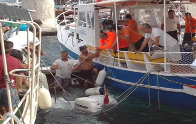 Marmaris'te Sahil Güvenlik botu battı