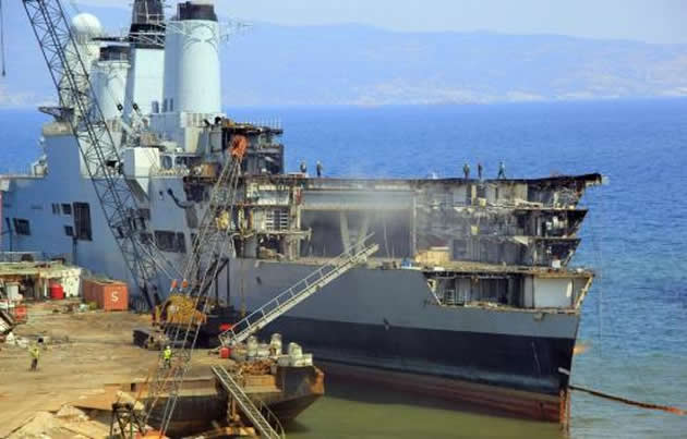 İngiltere Donanma gemisi Ark Royal İzmit'te jilet oldu