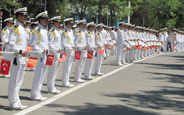 Deniz Kuvvetleri'nde büyük protesto