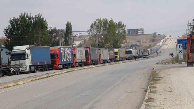 İpsala'da 16 kilometre TIR kuyruğu oluştu