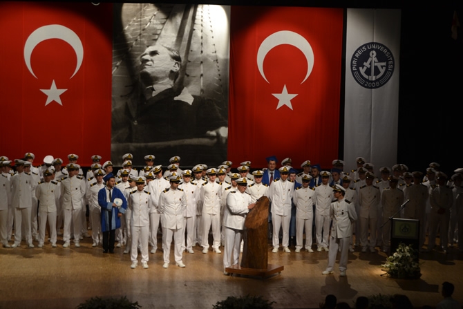 Piri Reis ilk mezunlarını verdi