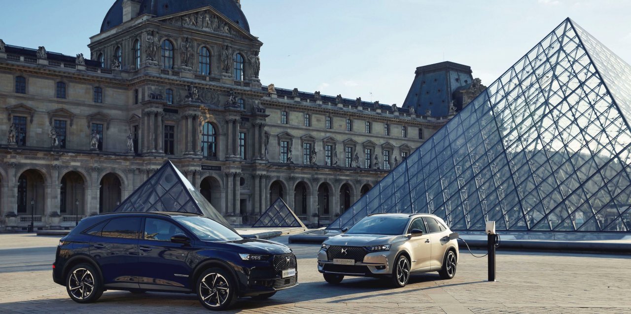 ds-7-crossback-louvre-1.jpg