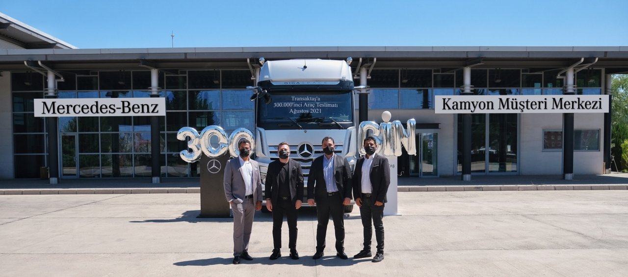 transaktas-global-lojistik-aksaray-kamyon-fabrikasinda-uretilen-300-000inci-kamyon-03.jpg