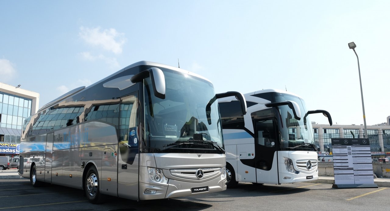 mercedes-benz-turk-41-farkli-yenilige-sahip-otobuslerini-otobus-severlerle-bulusturuyor-01.jpg