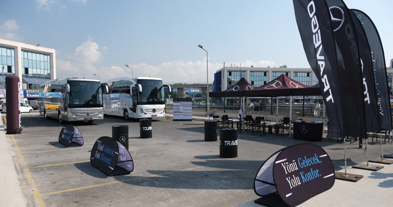 mercedes-benz-turk-41-farkli-yenilige-sahip-otobuslerini-otobus-severlerle-bulusturuyor-02.jpg