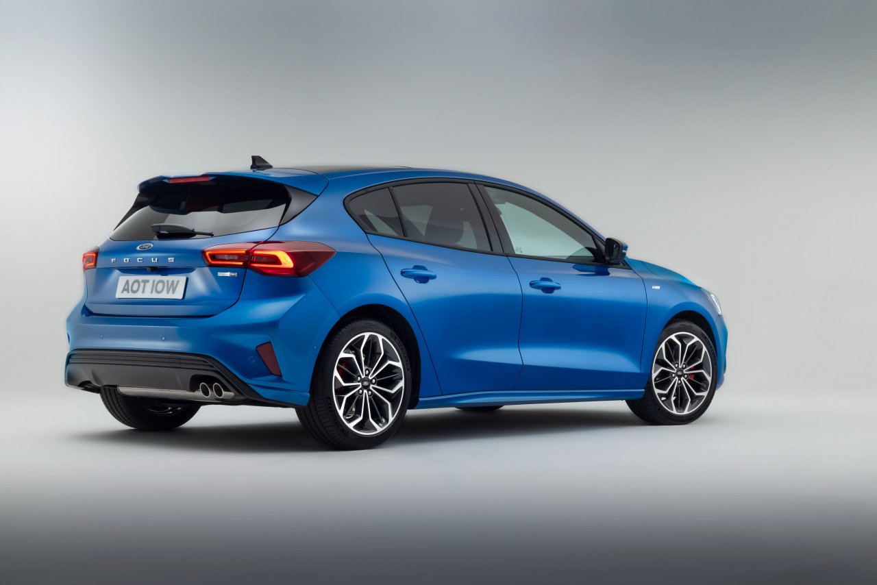 2021-ford-focus-st-line-02.jpg