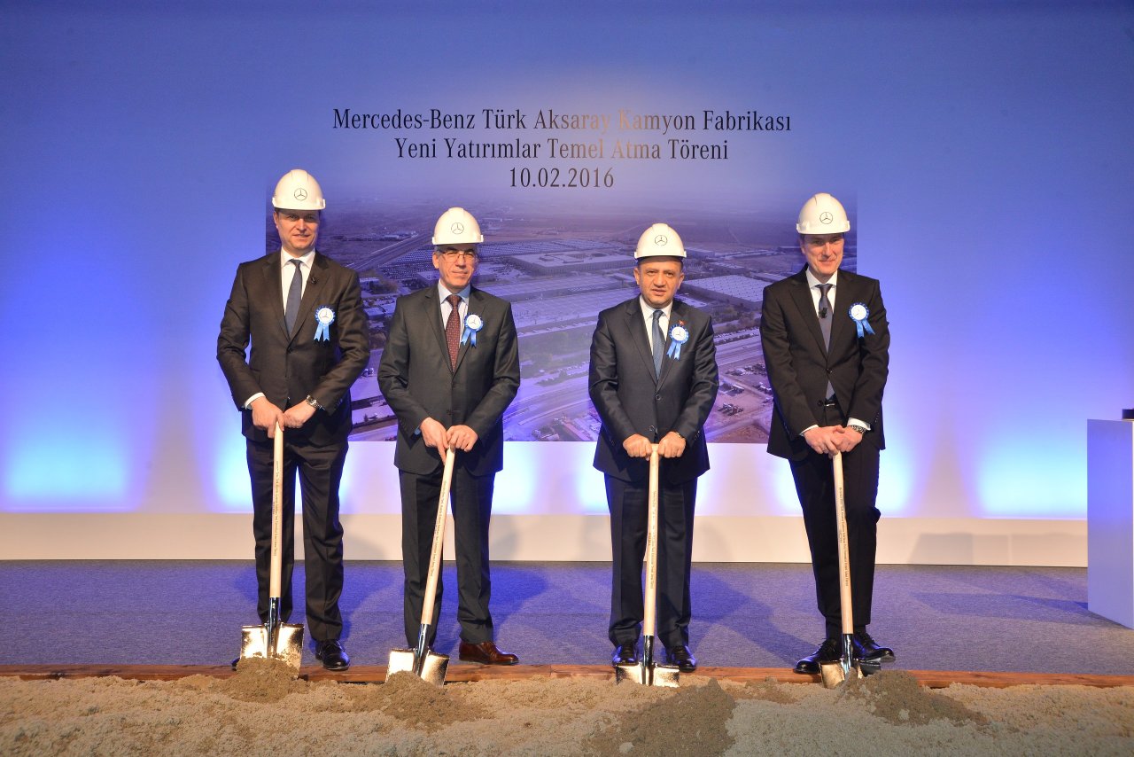 mercedes-benz-turk-aksaray-kamyon-fabrikasi-2016-yeni-yatirim-temel-atma-toreni.jpg