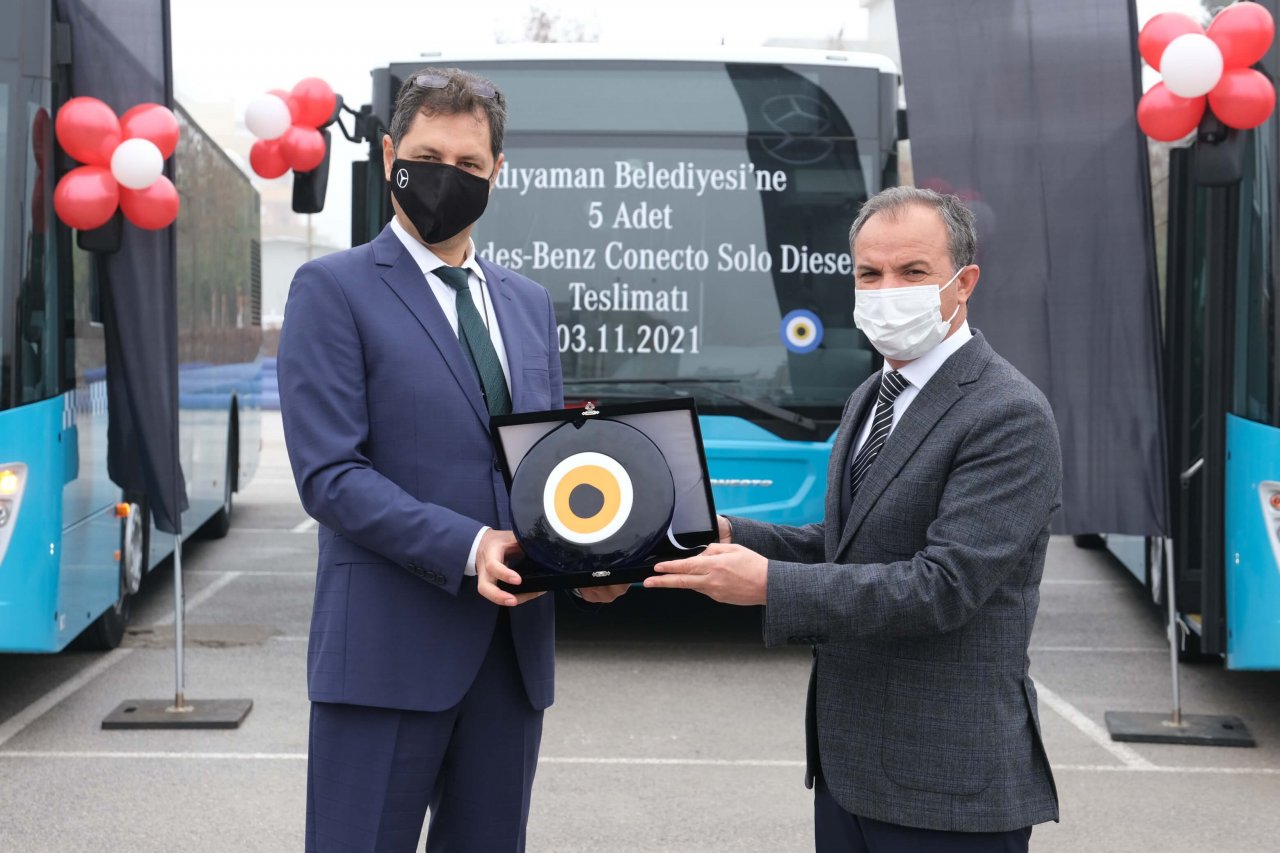 adiyaman-belediyesine-5-adet-mercedes-benz-conecto-solo-teslimati-gerceklestirildi-04.jpeg