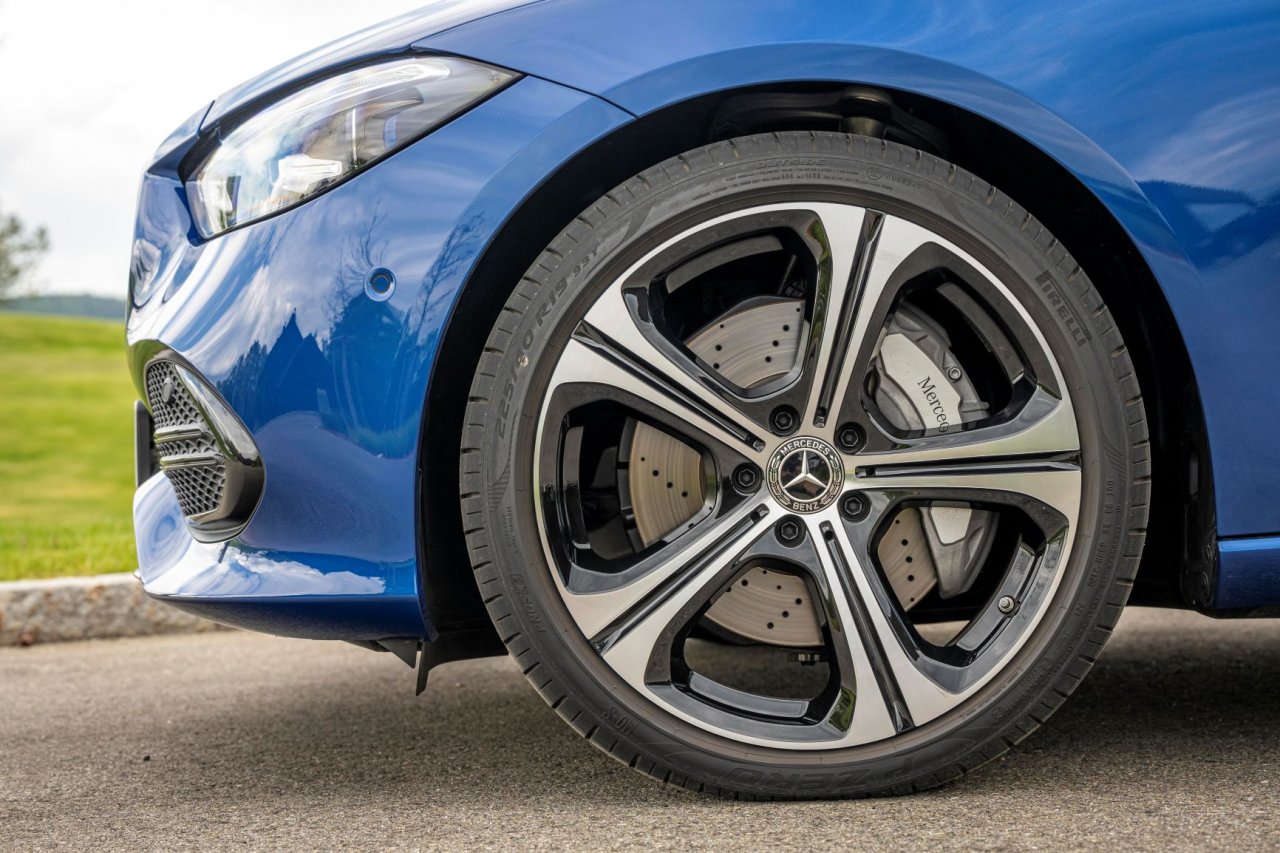 pirelli-mercedes-c-lr-mercedes-benz-ag.jpg