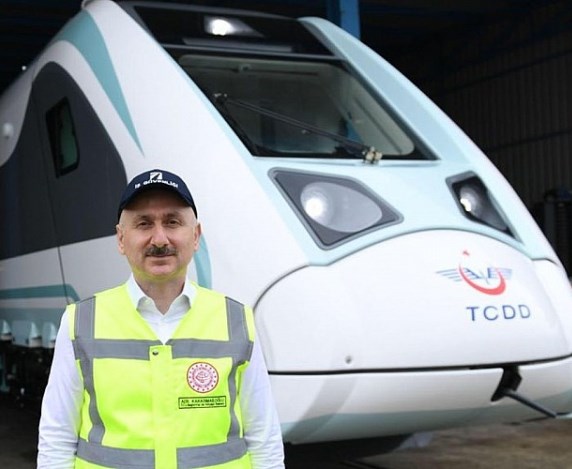 adil-karaismailoglu-tren3.jpg