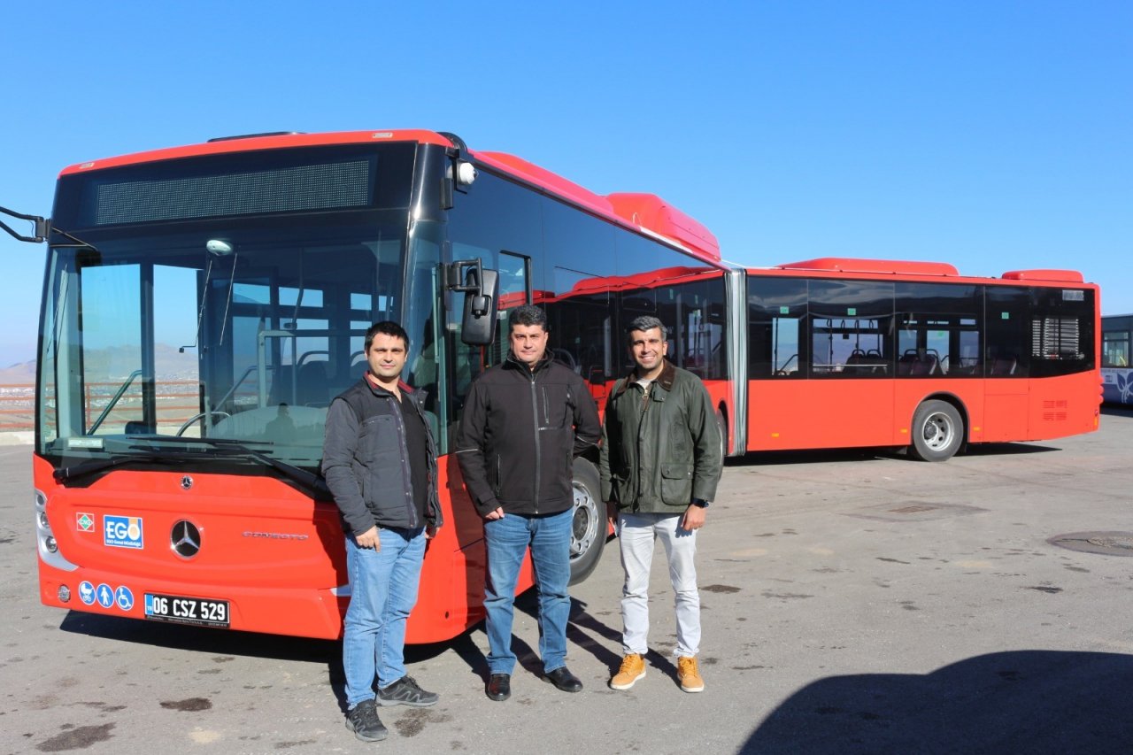 mercedes-benz-turk-egitim-programi-ile-ego-suruculerini-ve-teknik-personelini-yeni-araclara-hazirliyor-06.jpg