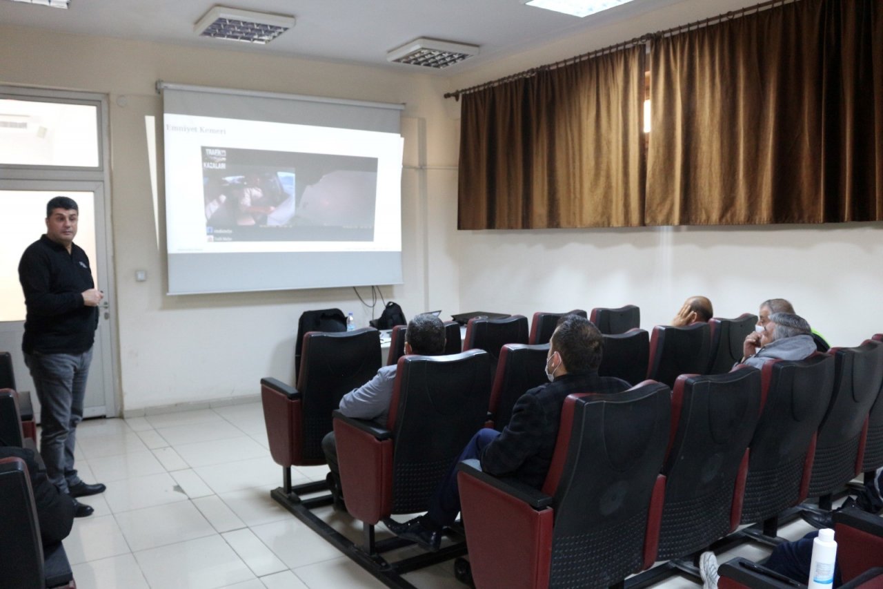 mercedes-benz-turk-egitim-programi-ile-ego-suruculerini-ve-teknik-personelini-yeni-araclara-hazirliyor-09.jpg