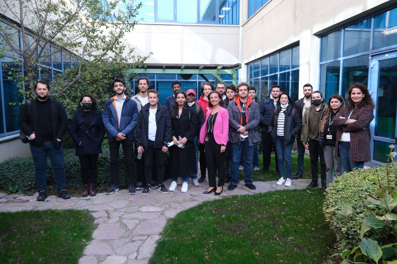 mercedes-benz-turk-ve-bahcesehir-universitesi-is-birligi-bu-yil-da-devam-ediyor-02.jpg