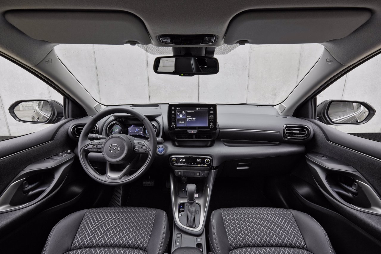 mazda2-hybrid-2022-int-01.jpg