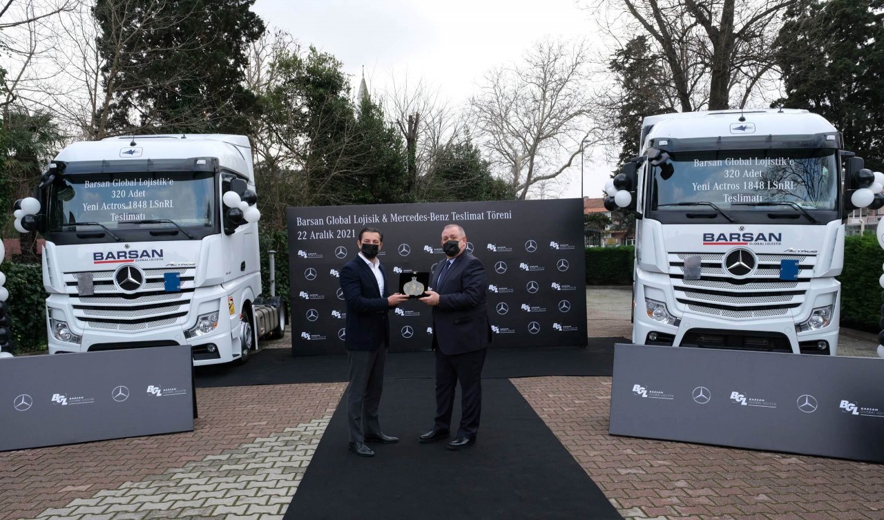 mercedes-benz-turk-barsan-global-lojistike-320-adet-actros-1848-lsnrl-teslim-etti-03.jpg