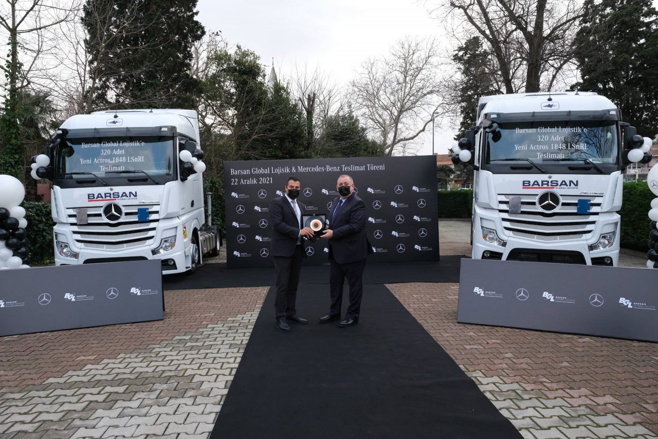 mercedes-benz-turk-barsan-global-lojistike-320-adet-actros-1848-lsnrl-teslim-etti-04.jpg