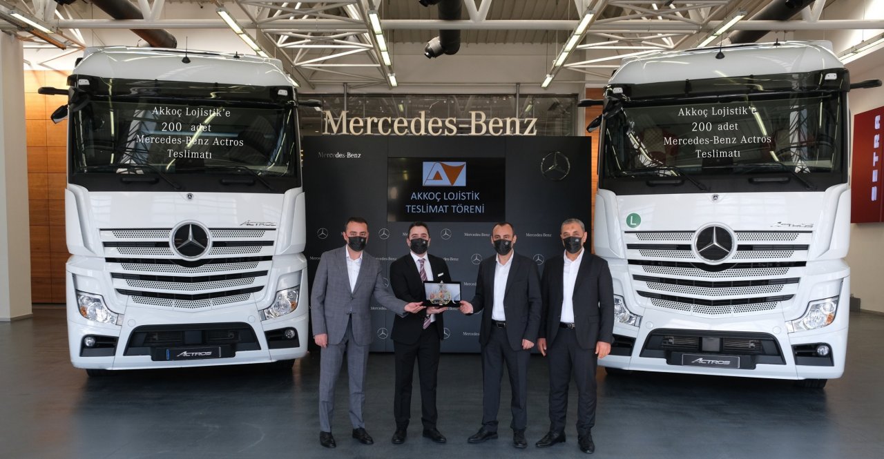 mercedes-benz-turk-akkoc-lojistike-200-adet-actros-teslim-etti-04.jpg