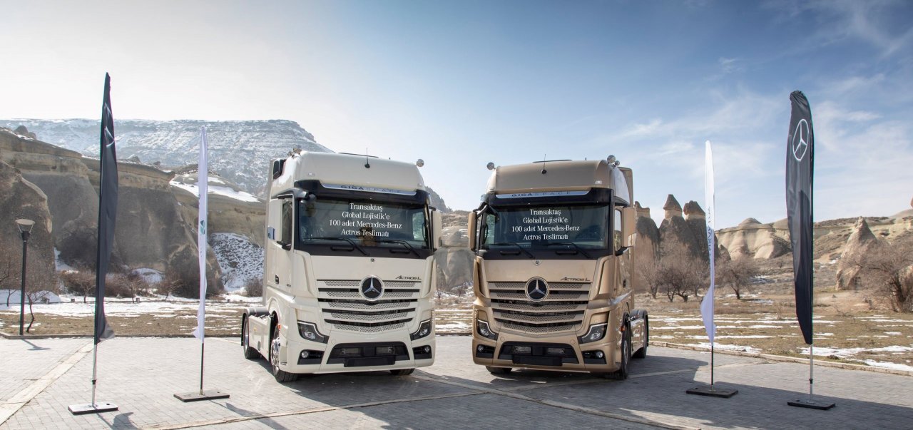 mercedes-benz-turk-transaktas-global-lojistike-100-adet-1853-ls-teslim-etti-01.jpg