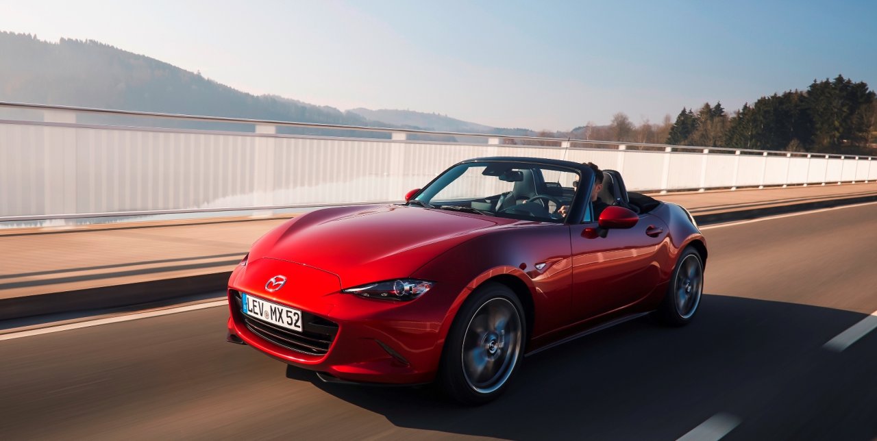 2021-mazda-mx-5-soul-red-crystal-germany-action-33.jpeg