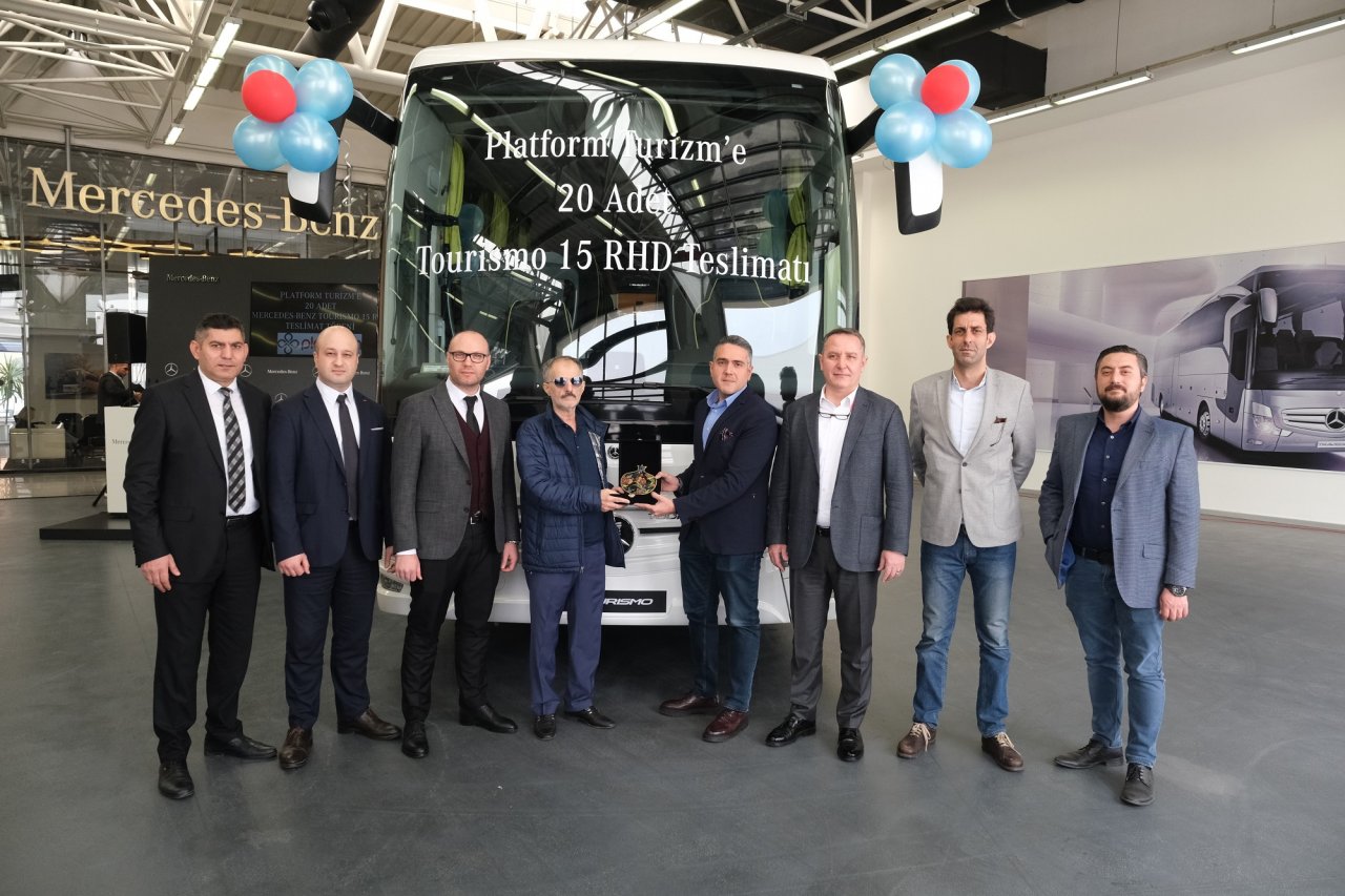 mercedes-benz-turk-platform-turizme-20-adet-tourismo-15-rhd-teslim-etti-03.jpg
