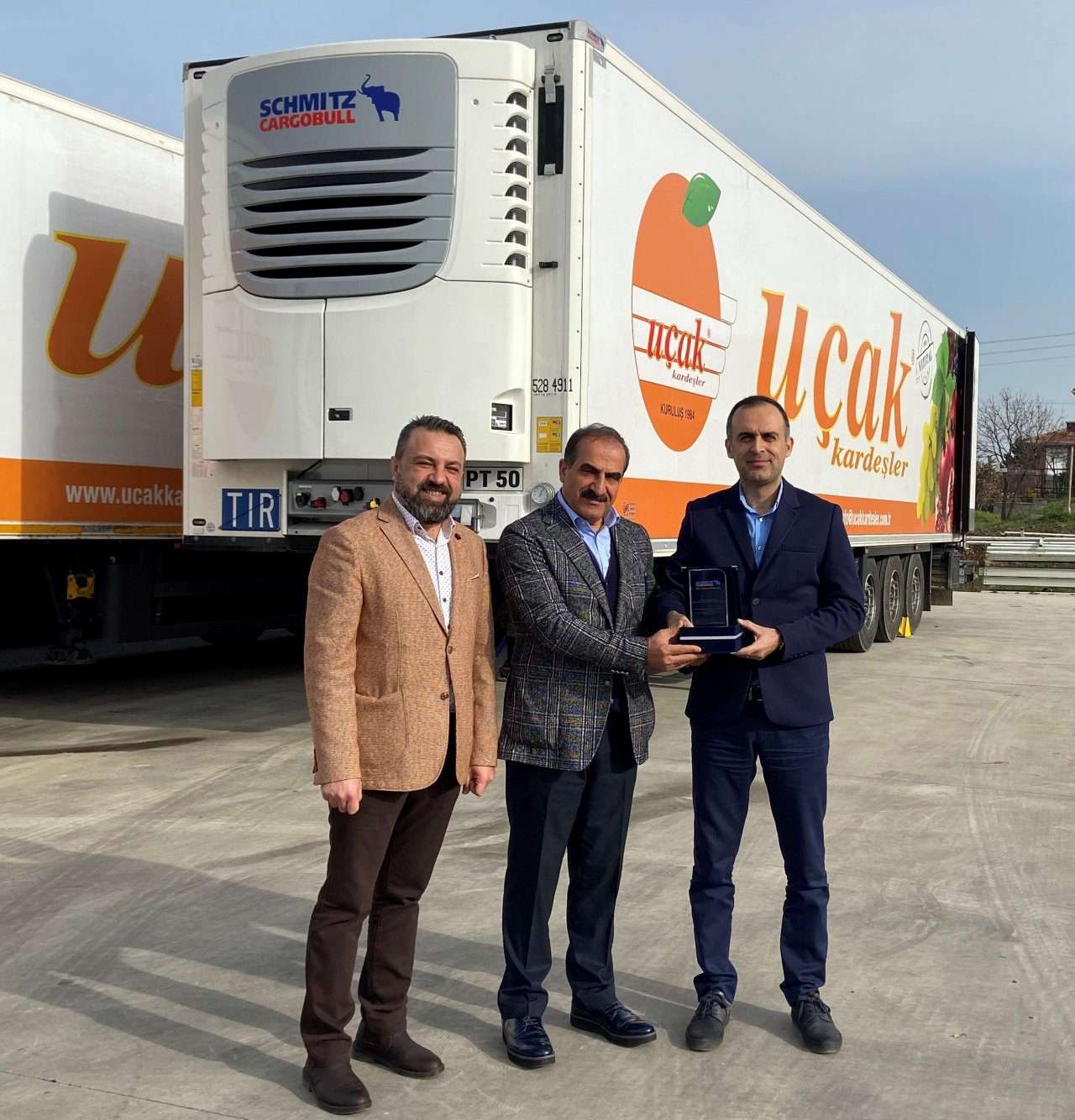 schmitz-cargobull-ucak-kardesler-1.jpg