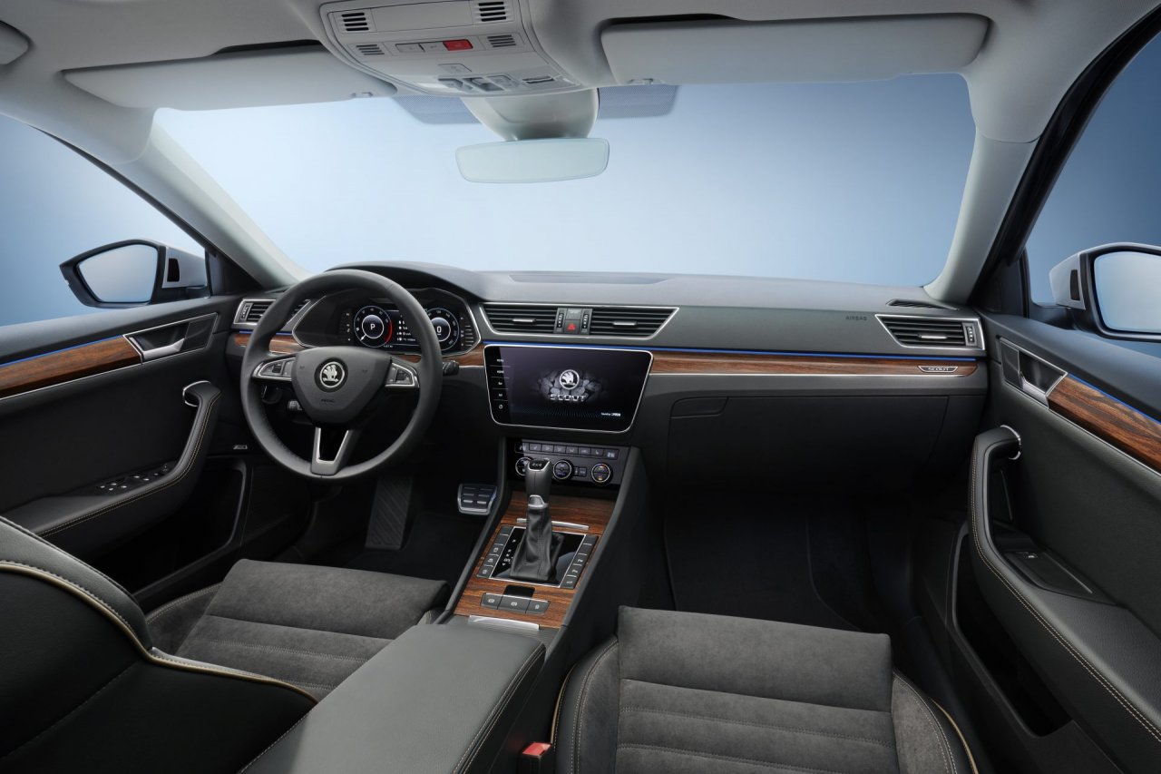 skoda-superb-combi-scout-3.jpg