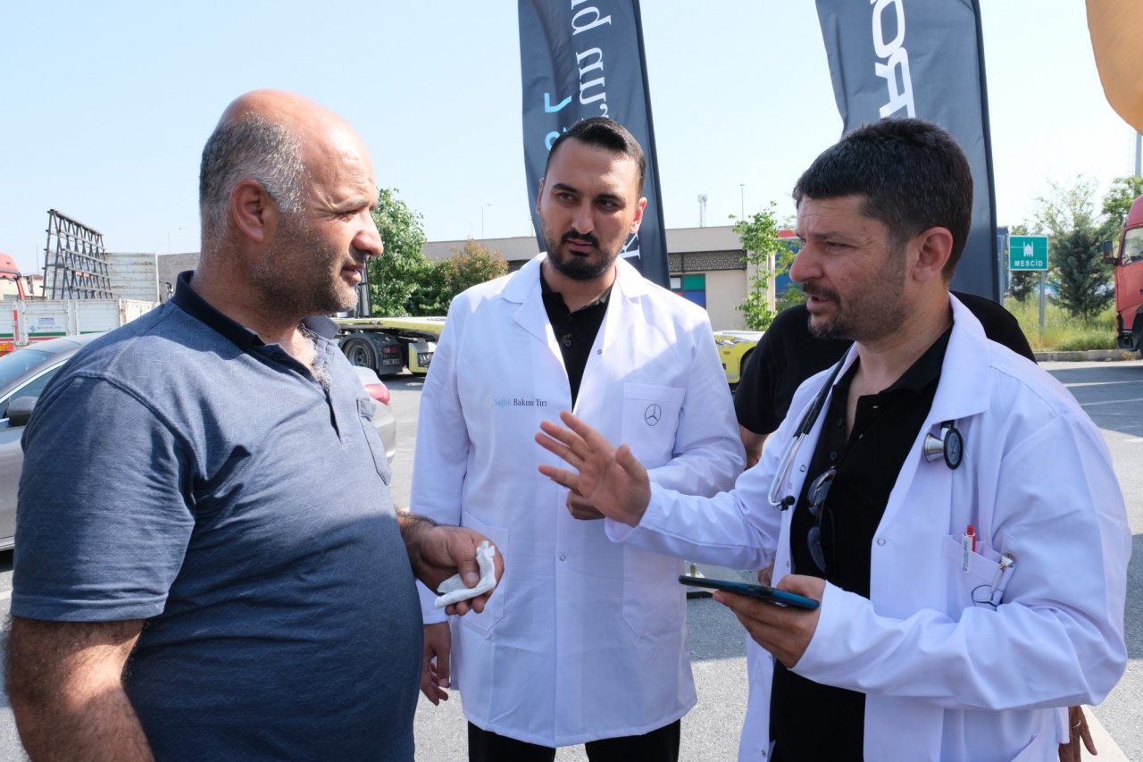 mercedes-benz-turk-saglik-bakim-tiri-ile-soforlerin-yaninda-yer-almaya-devam-ediyor-03.jpg