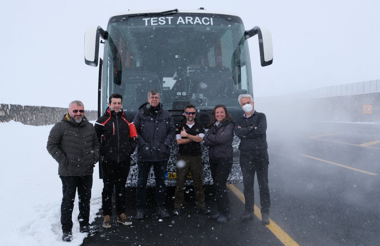 mercedes-benz-otobuslerin-yol-testleri-turkiyede-gerceklesiyor2.jpg