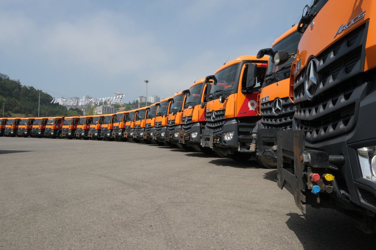 samsun-buyuksehir-belediyesi-mercedes-benz-kamyonlarini-torenle-teslim-aldi-01.jpg