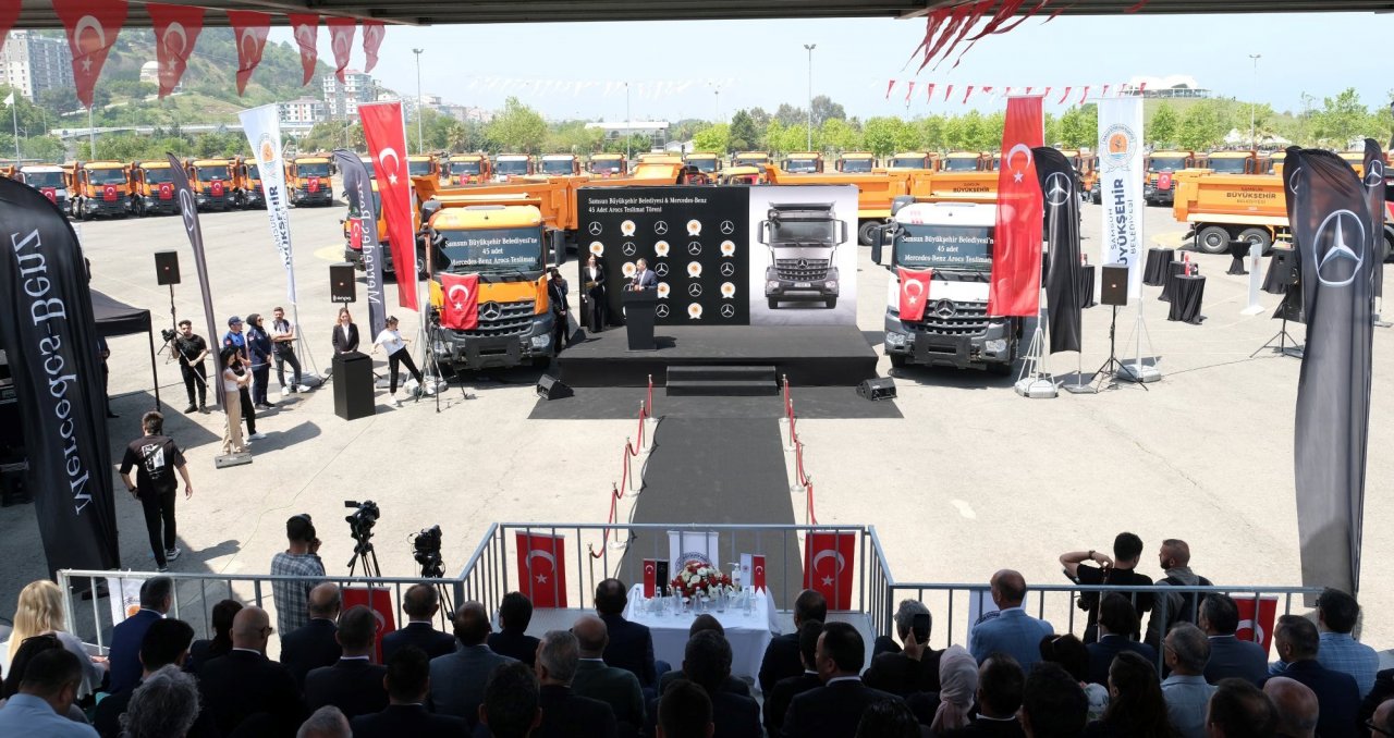 samsun-buyuksehir-belediyesi-mercedes-benz-kamyonlarini-torenle-teslim-aldi-02.jpg