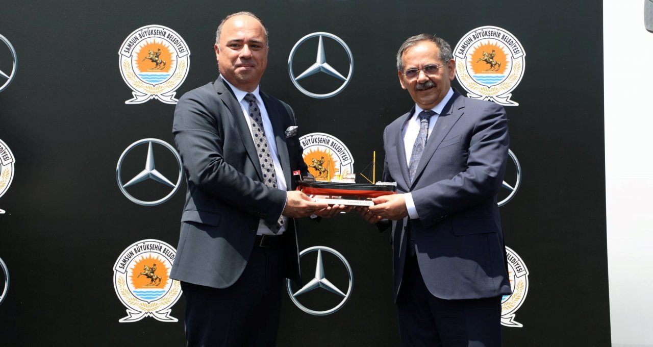 samsun-buyuksehir-belediyesi-mercedes-benz-kamyonlarini-torenle-teslim-aldi-04.jpg